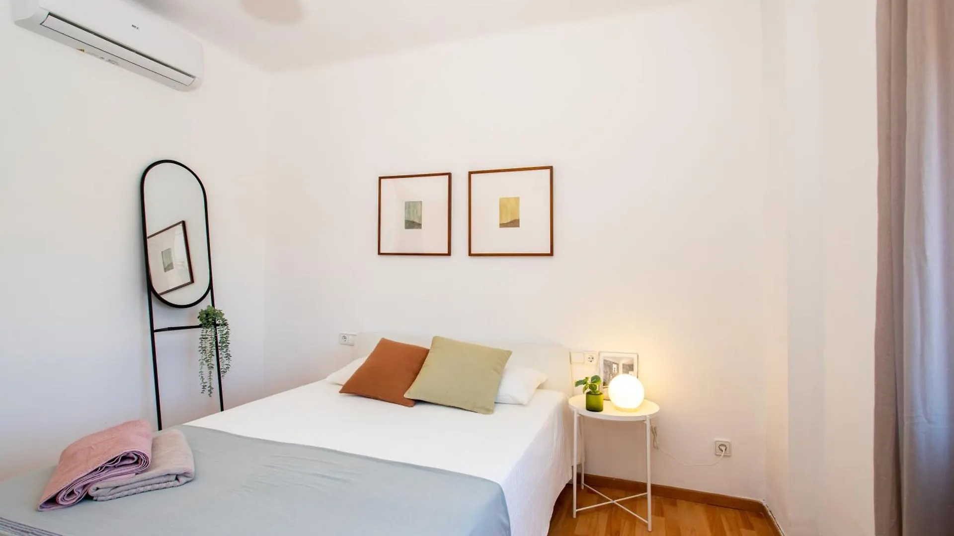 Spacious Apartment Sagrada Familia Barcelona